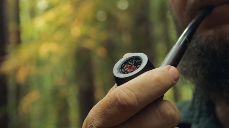 Smoking tobacco pipe 