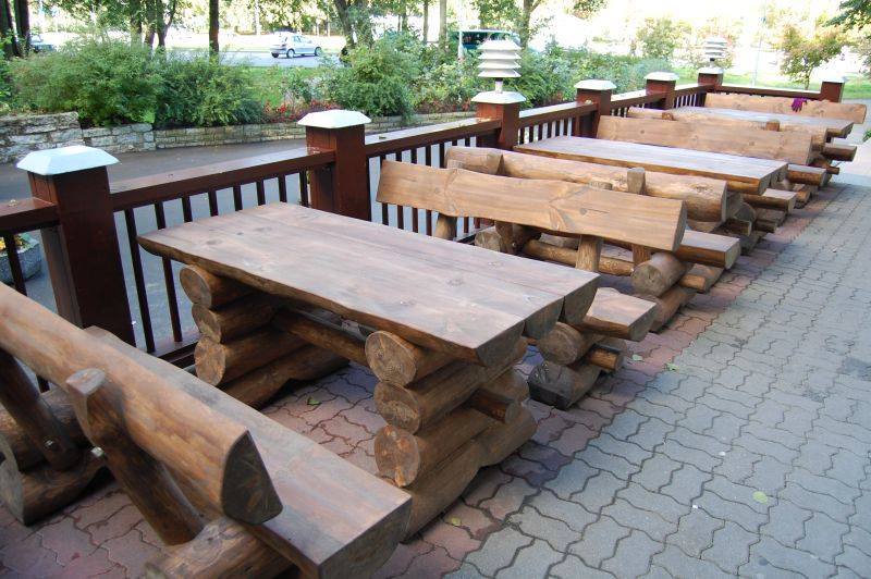 outdoor pub furniture