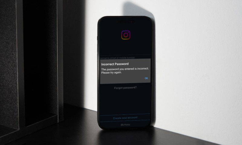 A phone showing incorrect password alert on Instagram